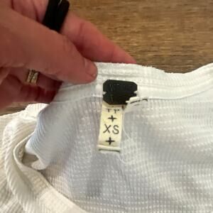 We The Free Womens White Waffle Knit Henley Button Long Sleeve Scoop Neck XS
